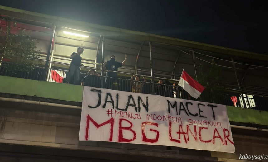 Latest Program: Aksi Pasang Spanduk BEM UI di Depok, Kritik Proyek MBG