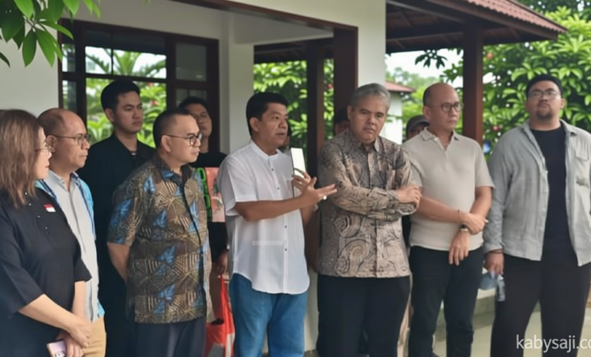 Indonesians Increasingly Afraid to Talk Politics, SMRC Says