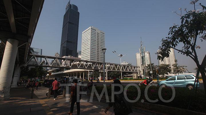 Jakarta Weather Forecast: Clear Skies, Light Rain Possible on Tuesday