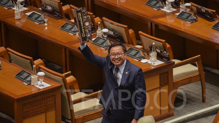 Topics Covered: Profil Bobby Adhityo, Anggota BPK yang Digeledah KPK