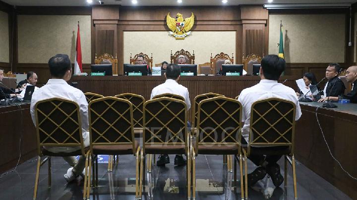 Latest Facts: Hakim: Dirjen Bea Cukai Terima Rp 21 Miliar
