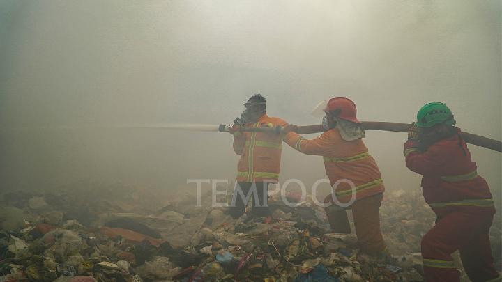 Latest Program: Emisi Kebakaran TPA Jatiwaringin Diduga Memperparah El Nino