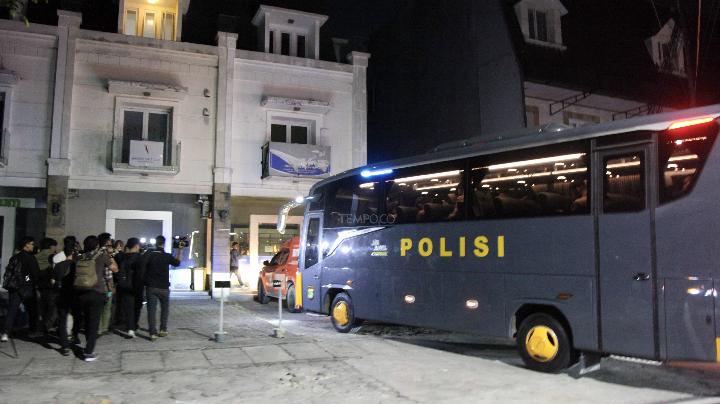 Polisi Gunakan Gerinda saat Geledah Ruko di Cipete