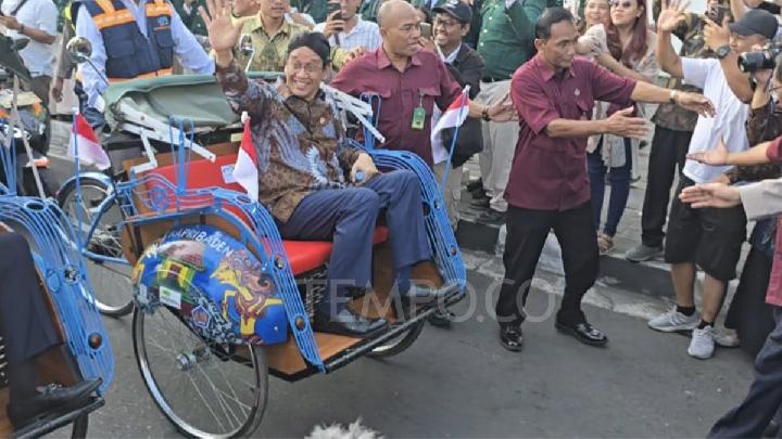 Topics Covered: Cerita Purbaya Ikuti Tradisi Lewati Beringin Kembar di Yogya