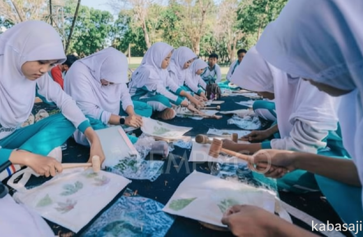 Siswa Belajar Batik Ecoprint di Hari Anak Nasional 2026