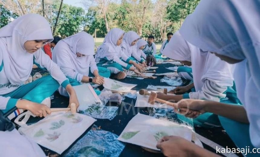 Siswa Belajar Batik Ecoprint di Hari Anak Nasional 2026