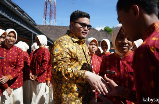 Bupati Kediri Beri Semangat Siswa SMA Dharma Wanita 1 Pare, Tekankan Fokus Belajar dan Raih Prestasi