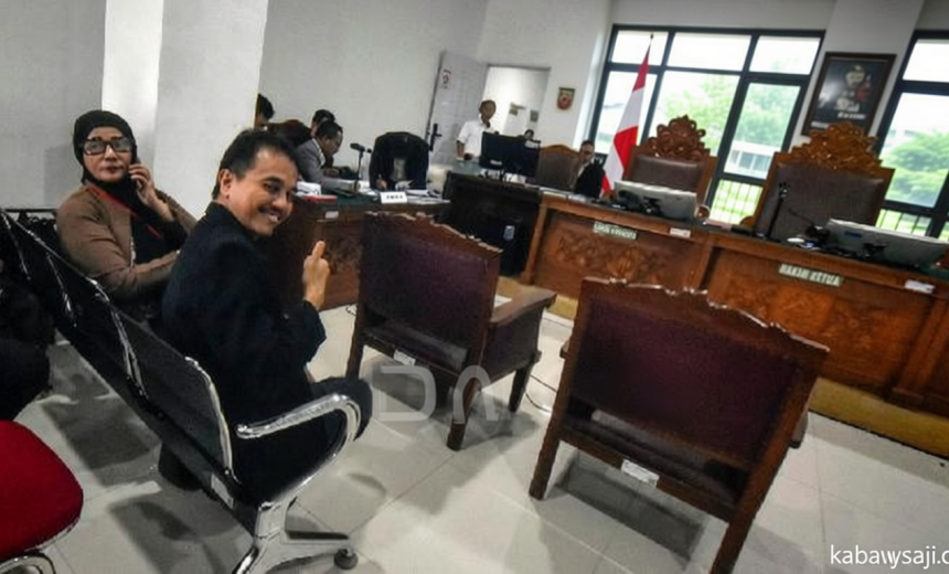 Historic Moment: Pengacara Putar Video Penangkapan Roy Suryo